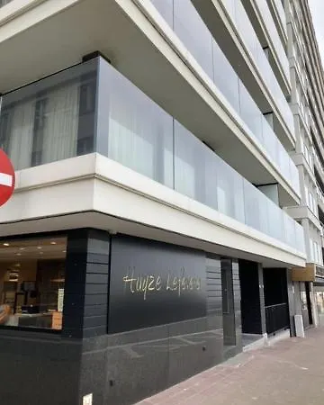 Ruim Met Zeezicht En Gratis Ruime Overdekte Parking Apartment